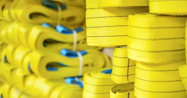 The Difference Between Web Slings and Round Slings