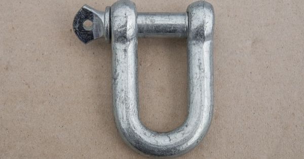 How Bolt Type and Screw Pin Anchor Shackles Differ