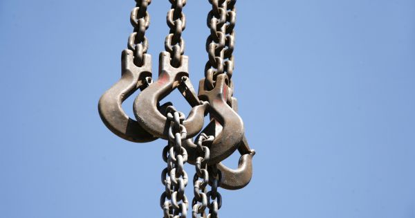 What Is the Safety Factor for Lifting Chains?